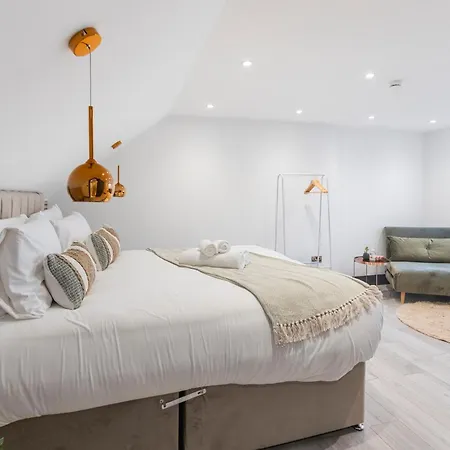 Neutral Zen Serene Studio Sanctuary Лондон Экстерьер фото