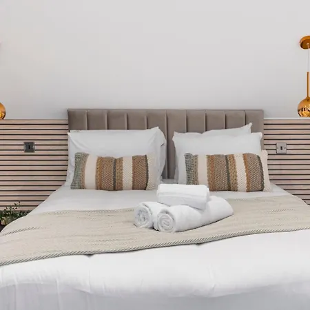 Neutral Zen Serene Studio Sanctuary Лондон Экстерьер фото