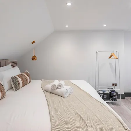 Neutral Zen Serene Studio Sanctuary Лондон Экстерьер фото